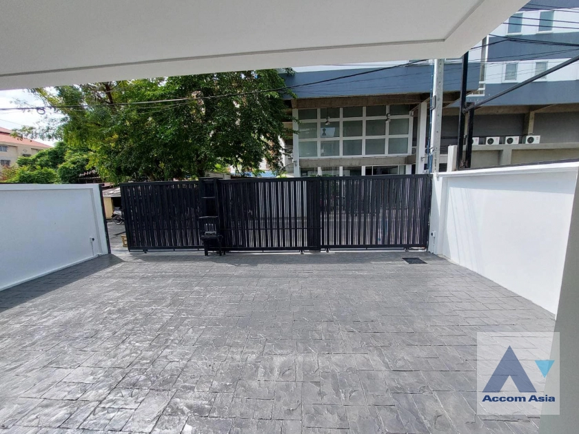 4  4 br House For Sale in Sukhumvit ,Bangkok BTS Phra khanong AA39587