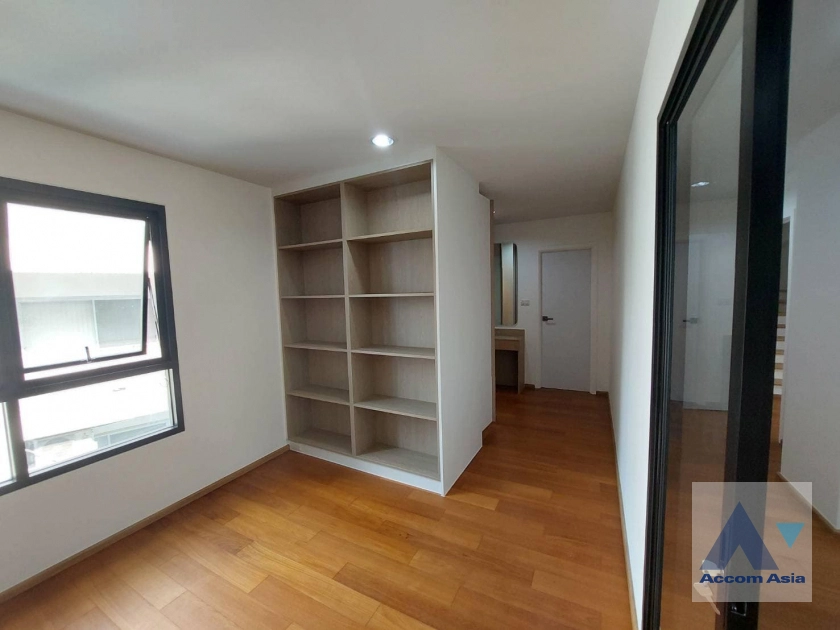 9  3 br House For Sale in Ploenchit , BTS Phra khanong AA39588