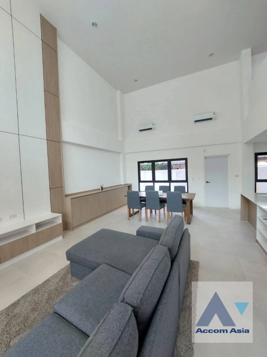  1  3 br House For Sale in Ploenchit , BTS Phra khanong AA39588