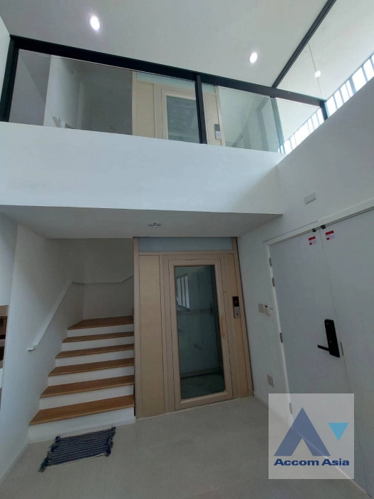 4  3 br House For Sale in Ploenchit , BTS Phra khanong AA39588