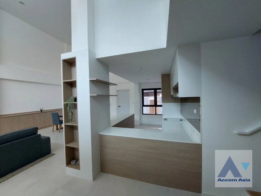  1  3 br House For Sale in Ploenchit , BTS Phra khanong AA39588