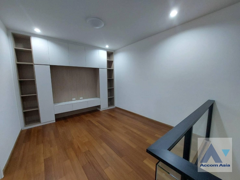 6  3 br House For Sale in Ploenchit , BTS Phra khanong AA39588