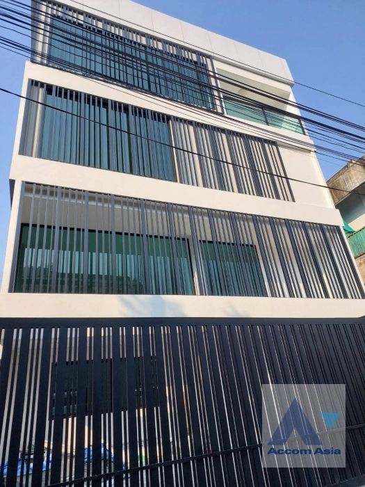  2  3 br House For Sale in Ploenchit , BTS Phra khanong AA39588