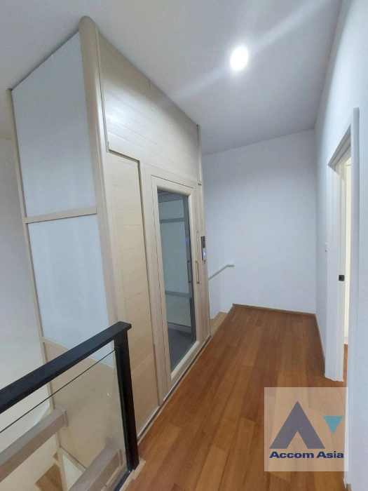 5  3 br House For Sale in Ploenchit , BTS Phra khanong AA39588