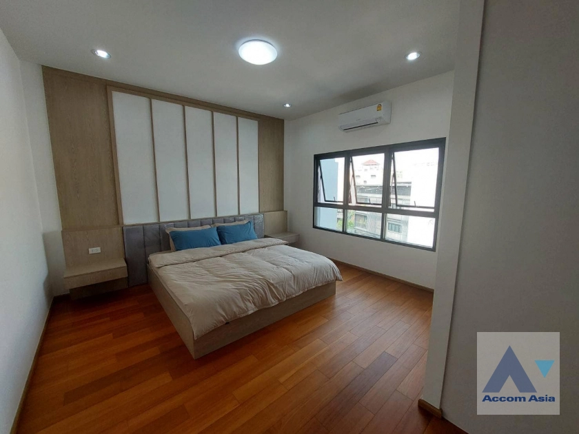 8  3 br House For Sale in Ploenchit , BTS Phra khanong AA39588