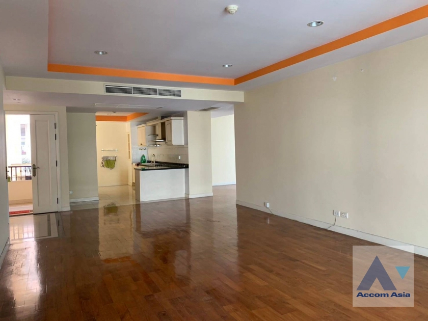 unit 3 Bedrooms  Condominium For Sale in Sathorn, Bangkok  near MRT Lumphini (AA39592)