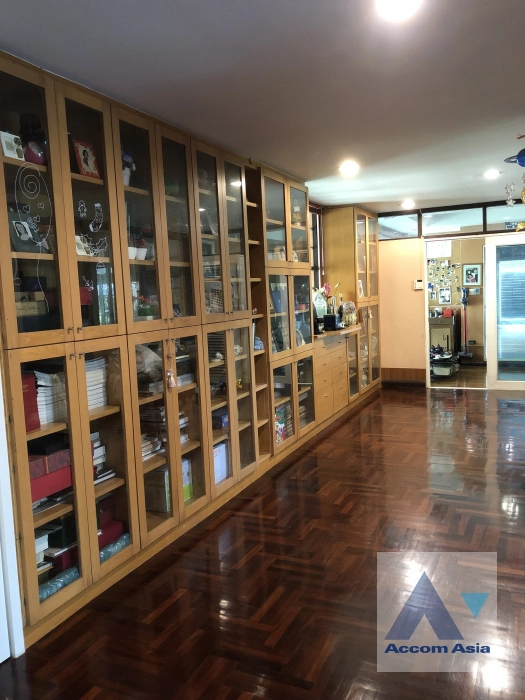 15  4 br House for rent and sale in Sukhumvit ,Bangkok BTS Phra khanong AA39609