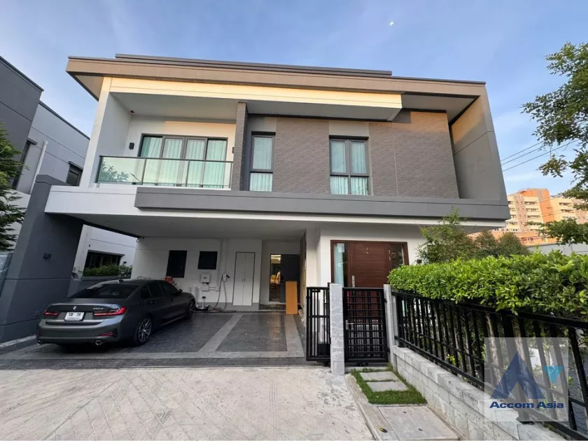  4 Bedrooms  House For Sale in Pattanakarn, Bangkok  (AA39618)