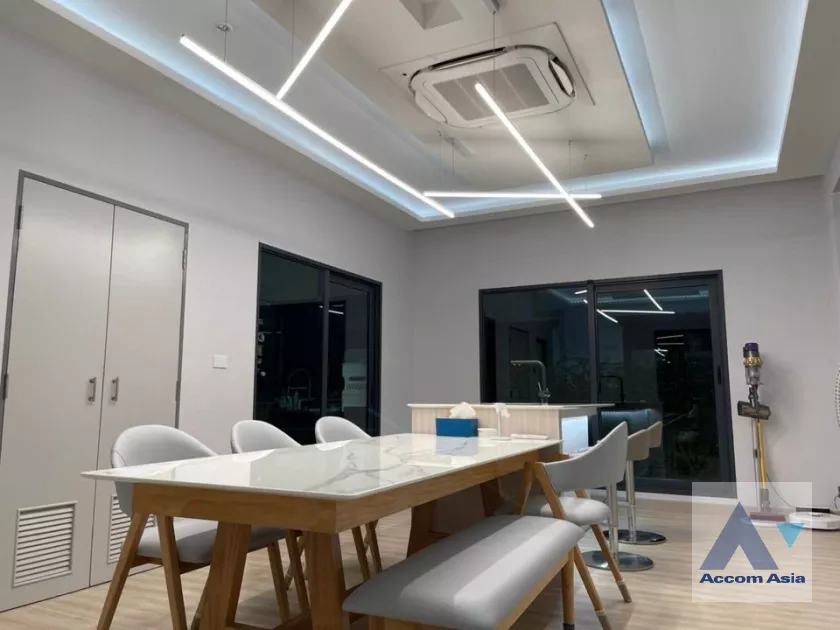 unit 4 Bedrooms  House For Sale in Pattanakarn, Bangkok  (AA39618)