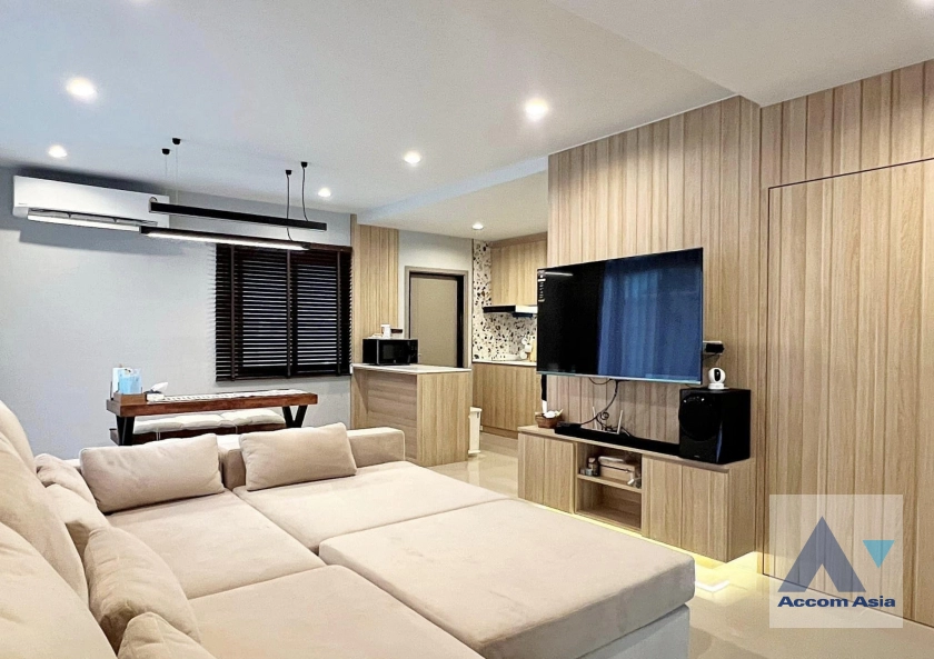 unit 3 Bedrooms  House For Rent in Samutprakan, Samutprakan  (AA39621)