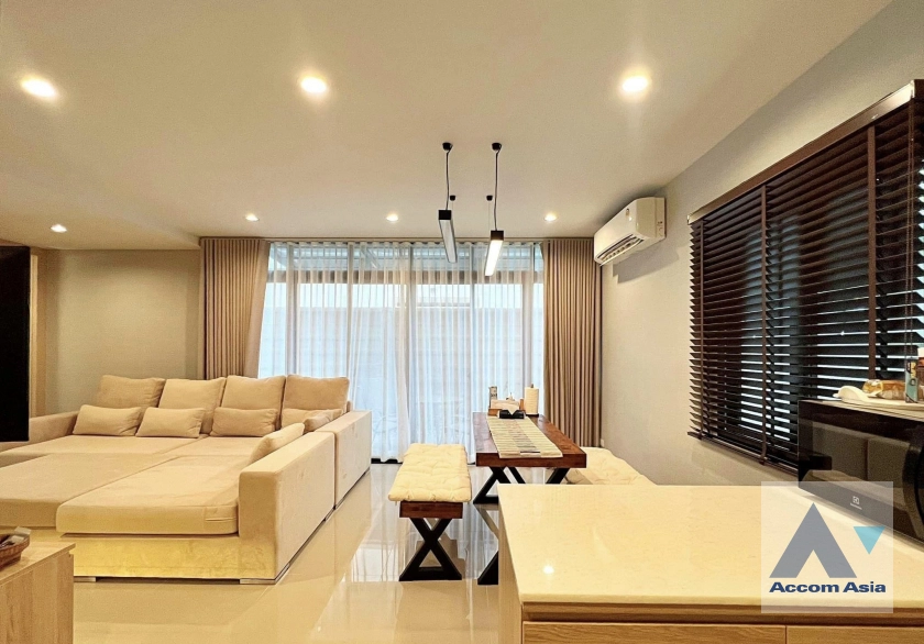 unit 3 Bedrooms  House For Rent in Samutprakan, Samutprakan  (AA39621)