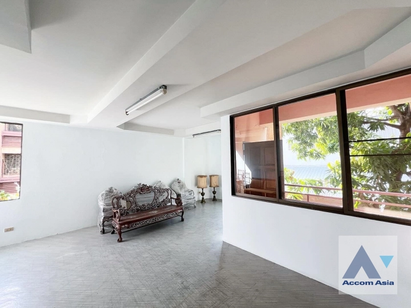 5  8 br Building For Sale in Sukhumvit ,Bangkok BTS Punnawithi AA39623