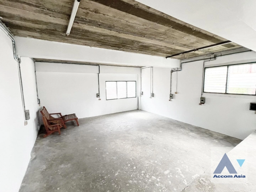 4  8 br Building For Sale in Sukhumvit ,Bangkok BTS Punnawithi AA39623