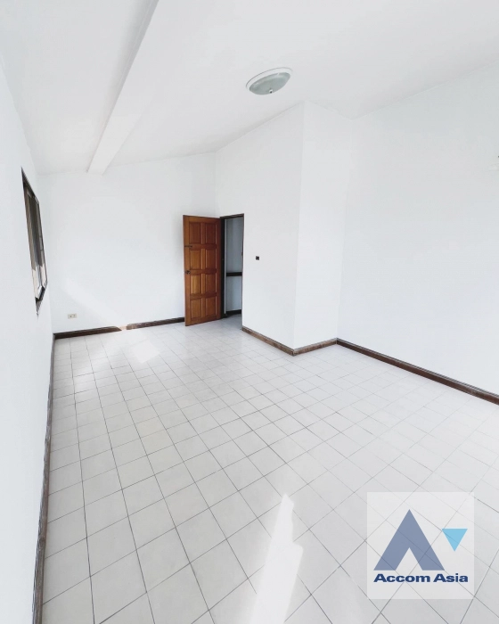 6  8 br Building For Sale in Sukhumvit ,Bangkok BTS Punnawithi AA39623