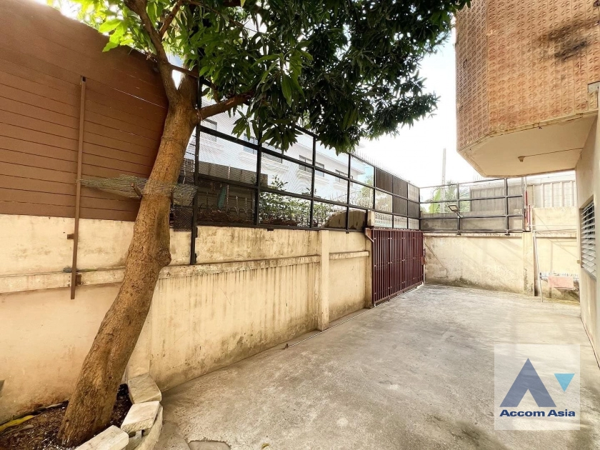 15  8 br Building For Sale in Sukhumvit ,Bangkok BTS Punnawithi AA39623