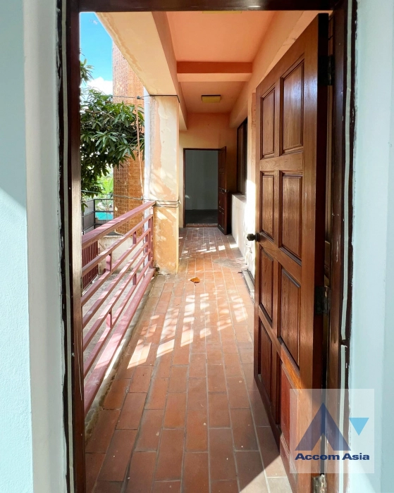 13  8 br Building For Sale in Sukhumvit ,Bangkok BTS Punnawithi AA39623