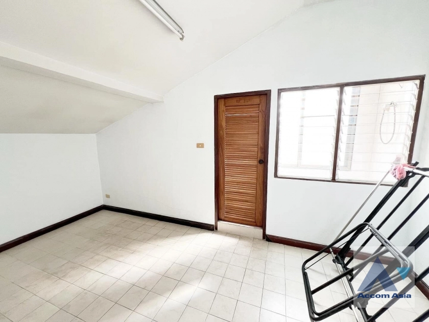 8  8 br Building For Sale in Sukhumvit ,Bangkok BTS Punnawithi AA39623
