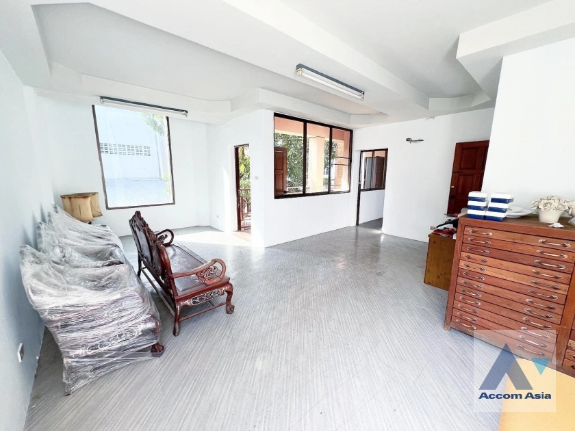  1  8 br Building For Sale in Sukhumvit ,Bangkok BTS Punnawithi AA39623