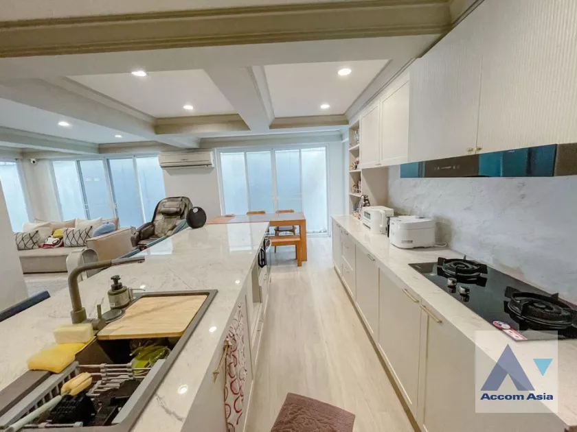  1  2 br House For Sale in Sukhumvit ,Bangkok BTS Phra khanong at Safe and local lifestyle Home AA39625