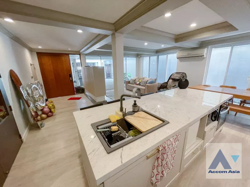 13  2 br House For Sale in Sukhumvit ,Bangkok BTS Phra khanong at Safe and local lifestyle Home AA39625