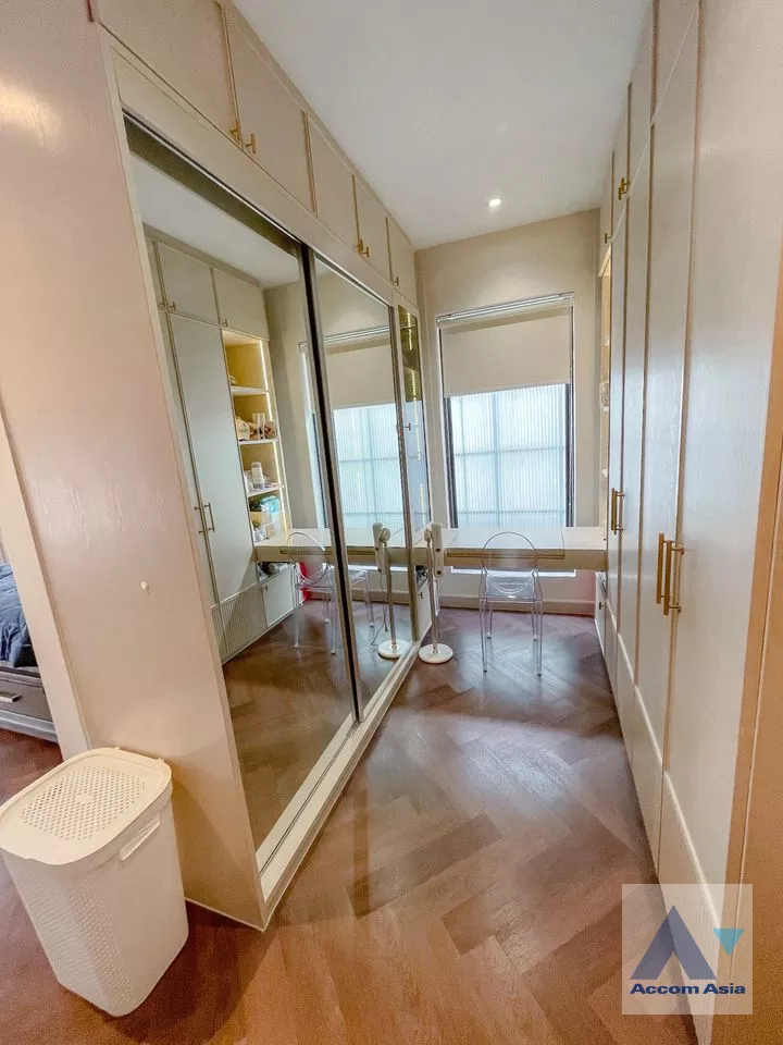 16  2 br House For Sale in Sukhumvit ,Bangkok BTS Phra khanong at Safe and local lifestyle Home AA39625