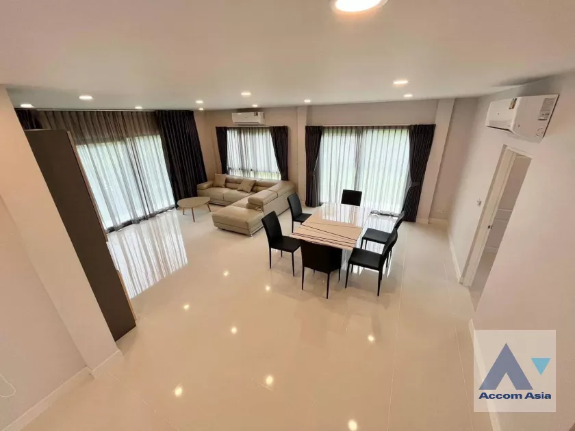  4 Bedrooms  House For Rent in Phaholyothin, Bangkok  (AA39632)
