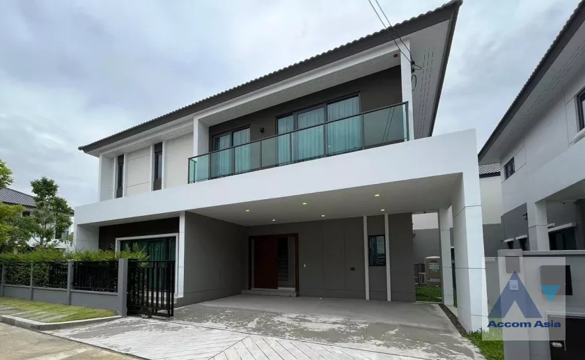  4 Bedrooms  House For Rent in Phaholyothin, Bangkok  (AA39632)