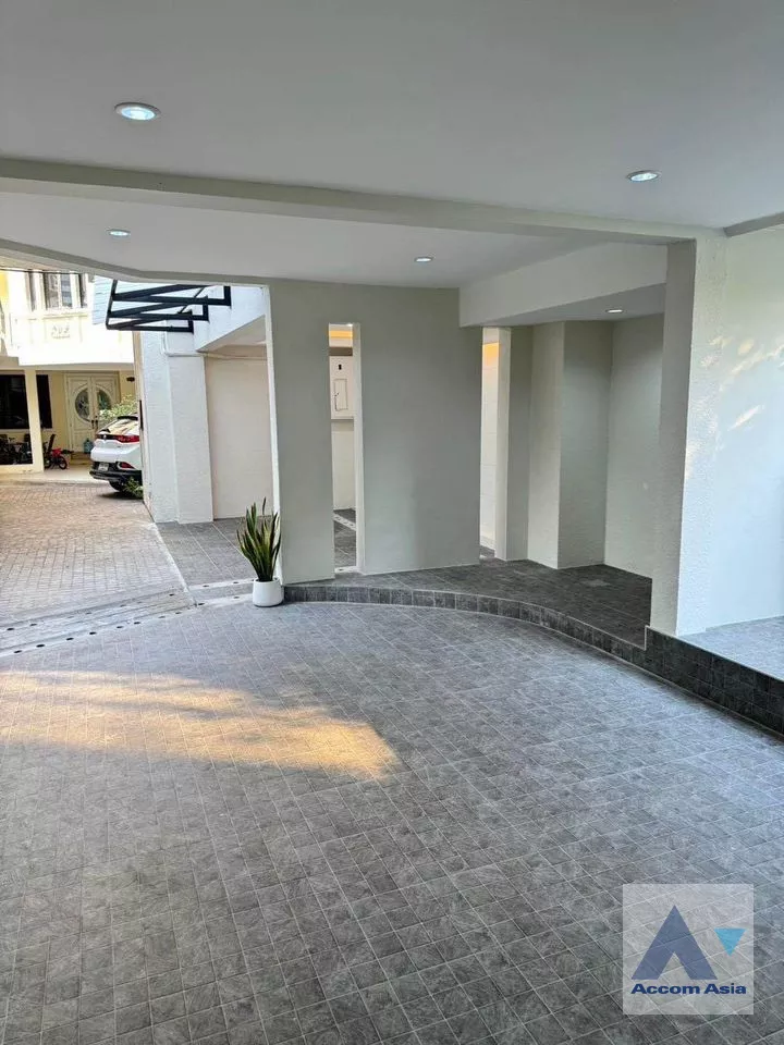 30  3 br Townhouse For Sale in Sukhumvit ,Bangkok BTS Phrom Phong at Chicha Castle AA39637