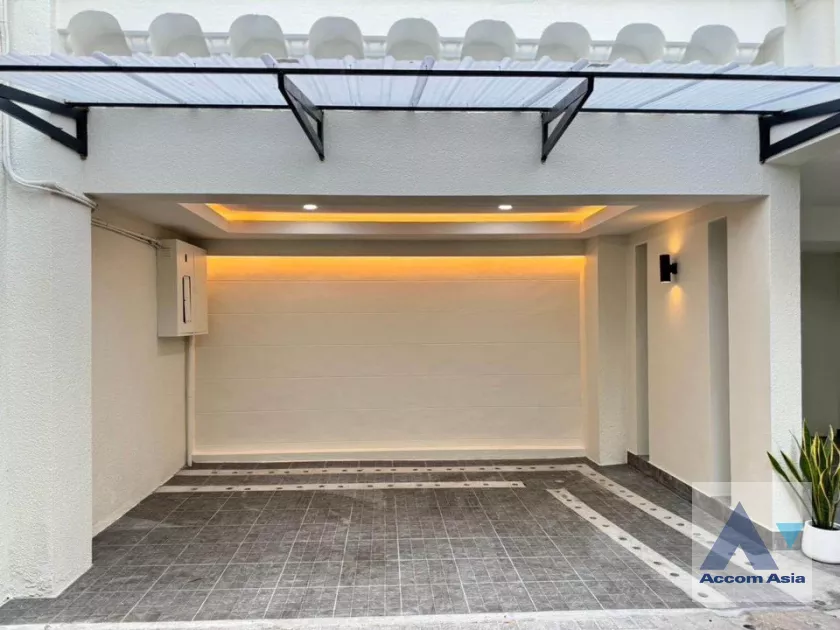 26  3 br Townhouse For Sale in Sukhumvit ,Bangkok BTS Phrom Phong at Chicha Castle AA39637