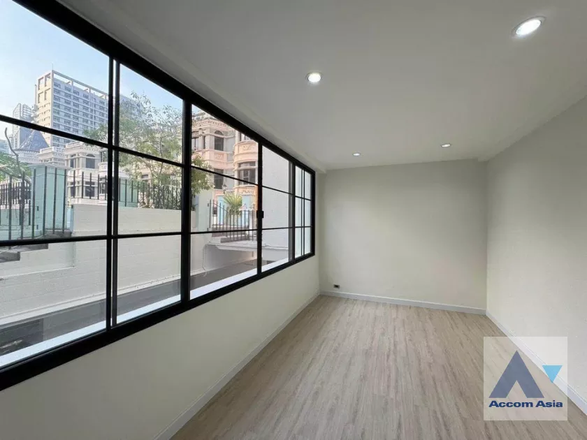 15  3 br Townhouse For Sale in Sukhumvit ,Bangkok BTS Phrom Phong at Chicha Castle AA39637