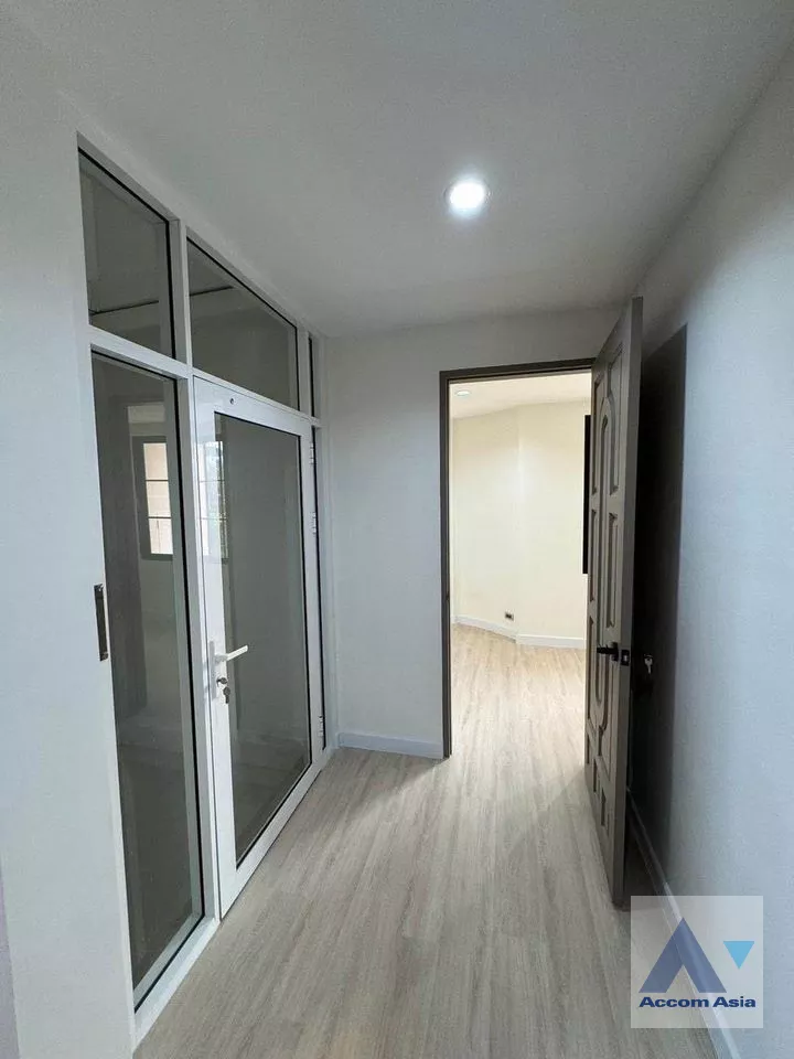 14  3 br Townhouse For Sale in Sukhumvit ,Bangkok BTS Phrom Phong at Chicha Castle AA39637
