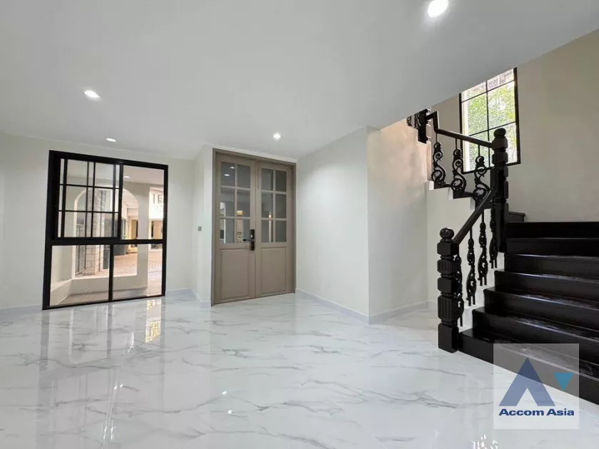 7  3 br Townhouse For Sale in Sukhumvit ,Bangkok BTS Phrom Phong at Chicha Castle AA39637
