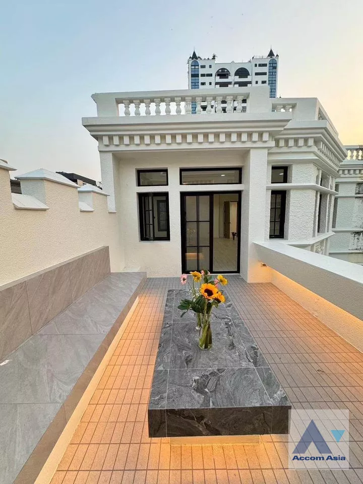 2  3 br Townhouse For Sale in Sukhumvit ,Bangkok BTS Phrom Phong at Chicha Castle AA39637