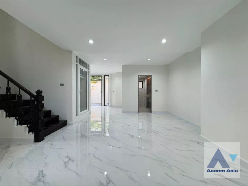  1  3 br Townhouse For Sale in Sukhumvit ,Bangkok BTS Phrom Phong at Chicha Castle AA39637