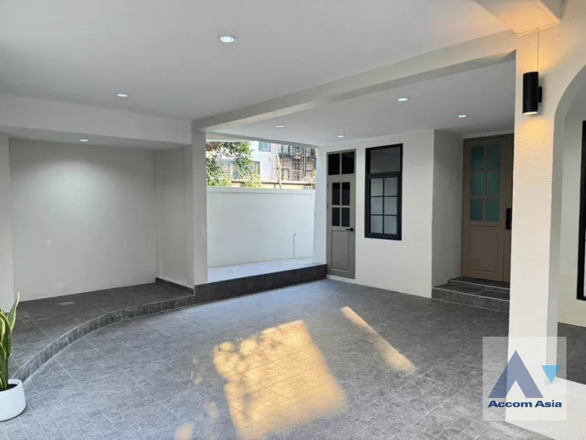 29  3 br Townhouse For Sale in Sukhumvit ,Bangkok BTS Phrom Phong at Chicha Castle AA39637