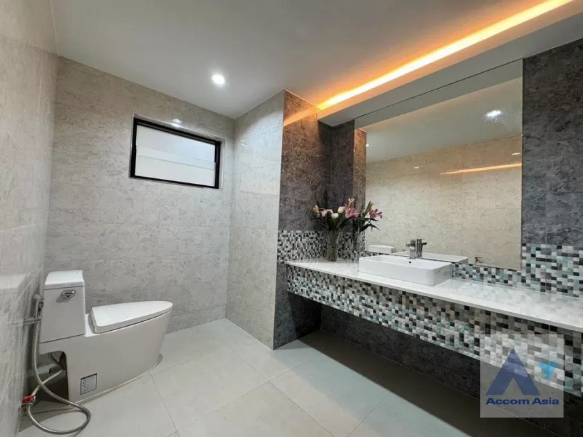 20  3 br Townhouse For Sale in Sukhumvit ,Bangkok BTS Phrom Phong at Chicha Castle AA39637