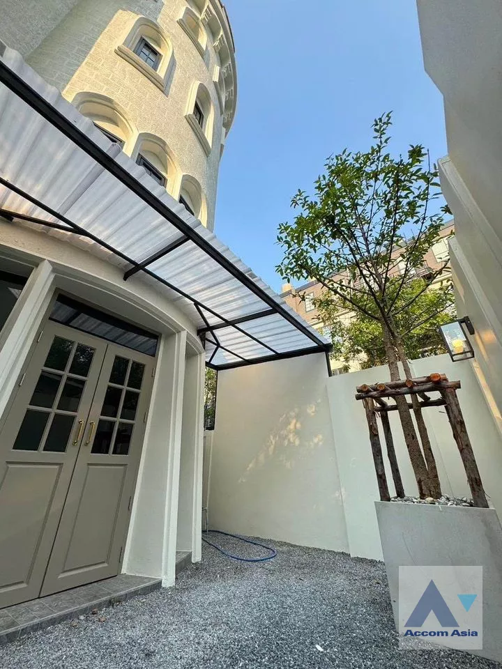 25  3 br Townhouse For Sale in Sukhumvit ,Bangkok BTS Phrom Phong at Chicha Castle AA39637