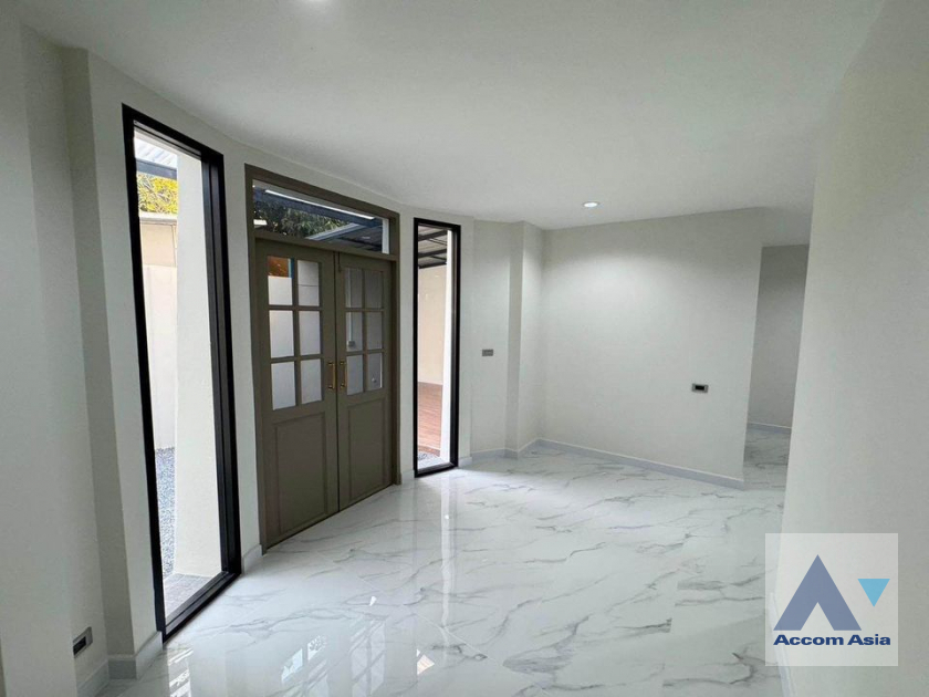 Shared Swimming Pool | townhouse for rent in Sukhumvit, Bangkok Code AA39637