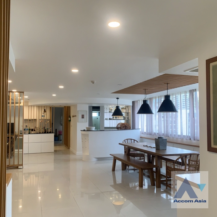 unitBright and spacious condo with classic finishes at Sukhumvit Casa (AA39649)