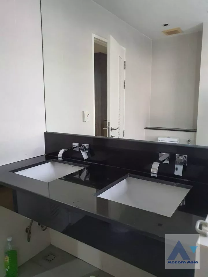 11  2 br Condominium For Sale in Charoen Nakhon ,Bangkok BTS Krung Thon Buri at Urbano Absolute Sathorn AA39665