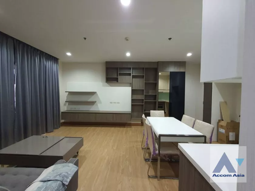  2 Bedrooms  Condominium For Sale in Charoennakorn, Bangkok  near BTS Krung Thon Buri (AA39665)