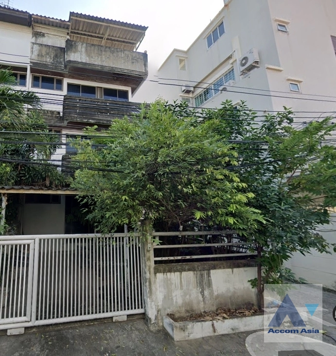  2  5 br Townhouse For Sale in Sukhumvit ,Bangkok BTS Phra khanong AA39675