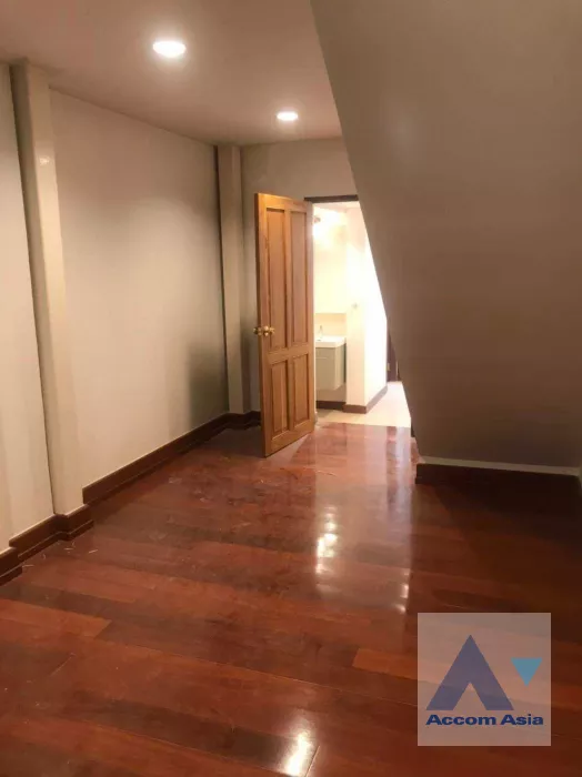  Townhouse For Rent in Silom, Bangkok  (AA39679)