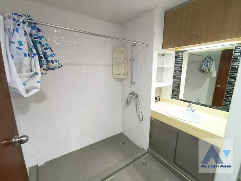 12  2 br Apartment for rent and sale in Sukhumvit ,Bangkok BTS Asok - MRT Phetchaburi at Greenery garden and privacy AA39681