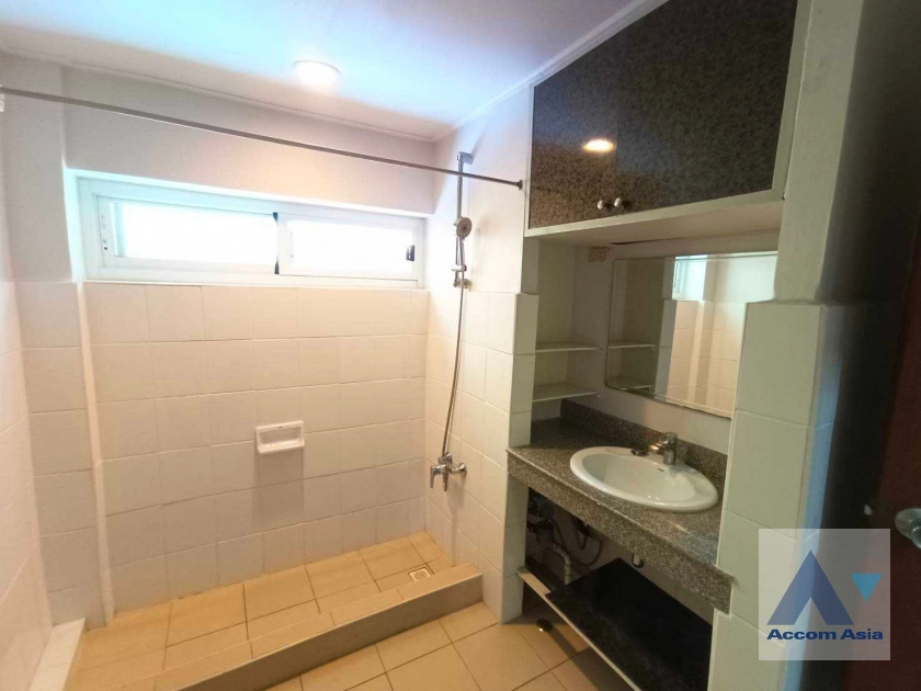 12  2 br Apartment for rent and sale in Sukhumvit ,Bangkok BTS Asok - MRT Phetchaburi at Greenery garden and privacy AA39682