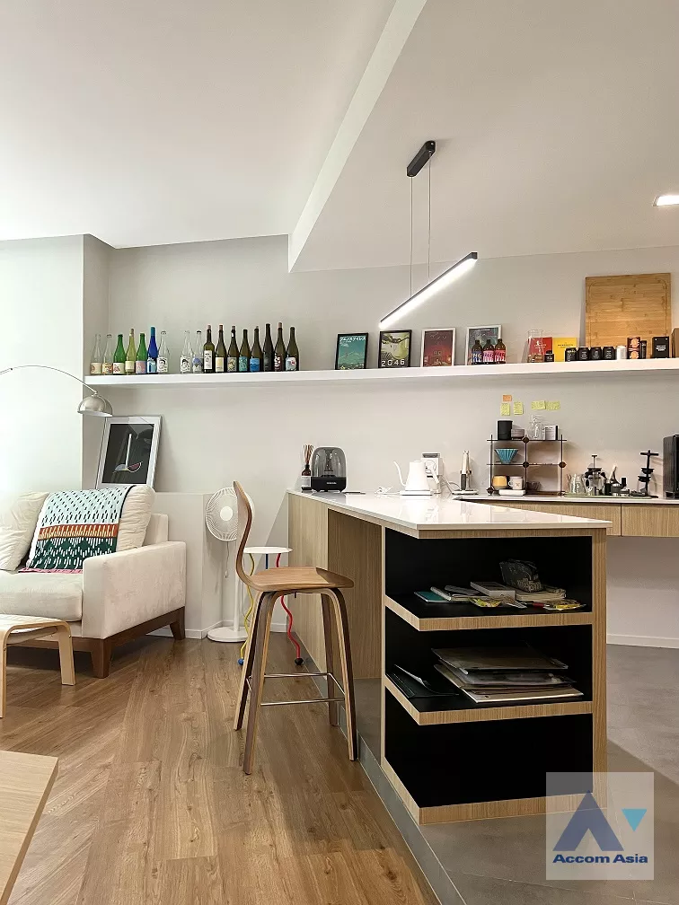 unit 1 Bedroom  Condominium For Sale in Ratchadaphisek, Bangkok  near MRT Phetchaburi (AA39687)