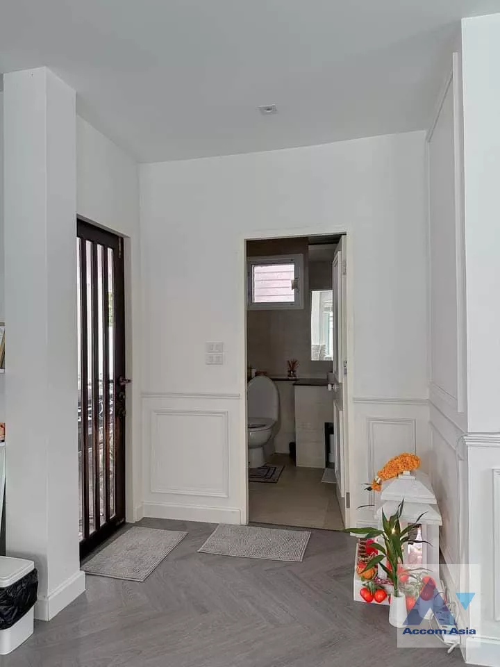 9  3 br House For Sale in ratchadapisek ,Bangkok MRT Lat Phrao AA39690