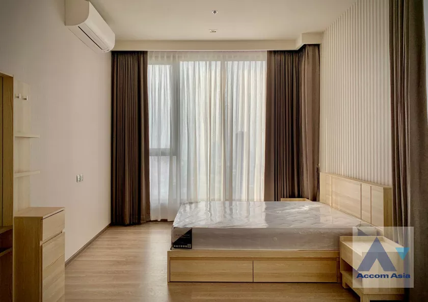  3 Bedrooms  Condominium For Rent in Charoenkrung, Bangkok  near BTS Saphan Taksin (AA39694)