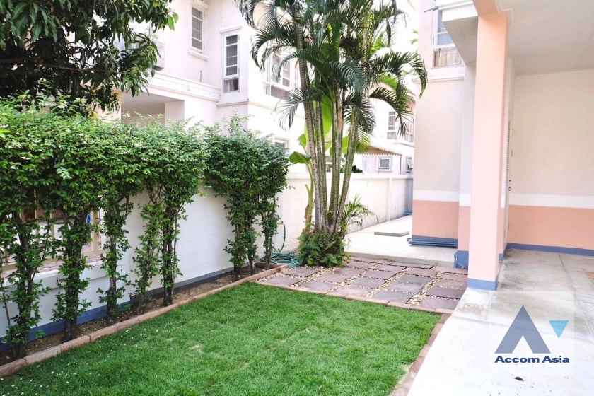 unit 3 Bedrooms  House For Rent in Dusit, Bangkok  (AA39698)