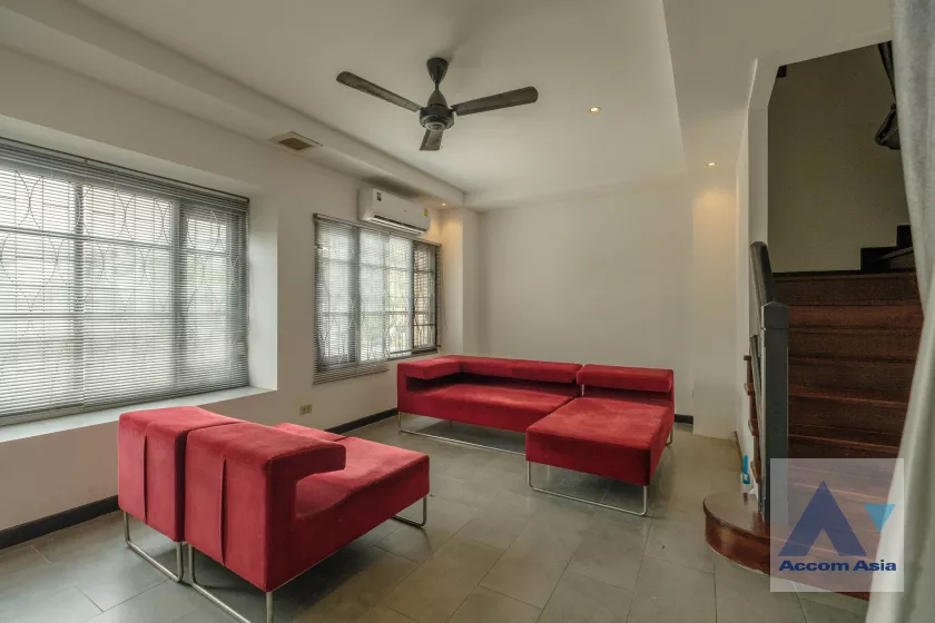 Double High Ceiling, Pet friendly |  3 Bedrooms  Townhouse For Rent in Sukhumvit, Bangkok  near BTS Bang Chak (AA39700)